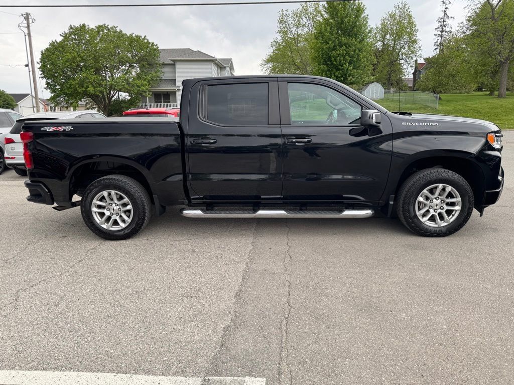 Used 2022 Chevrolet Silverado 1500 RST w/ Convenience Package II AWD/4WD image 4