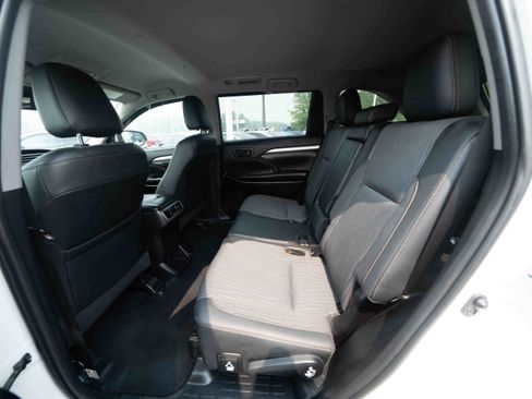 Used 2019 Toyota Highlander Plus AWD/4WD image 23