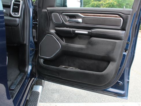 Used 2019 RAM 1500 Laramie AWD/4WD image 18