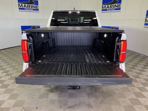 Used 2024 Toyota Tacoma SR5 w/ SR5 Upgrade Package AWD/4WD image 31