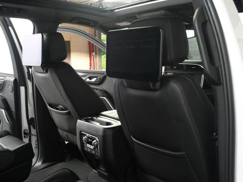Used 2024 GMC Yukon XL Denali AWD/4WD image 36