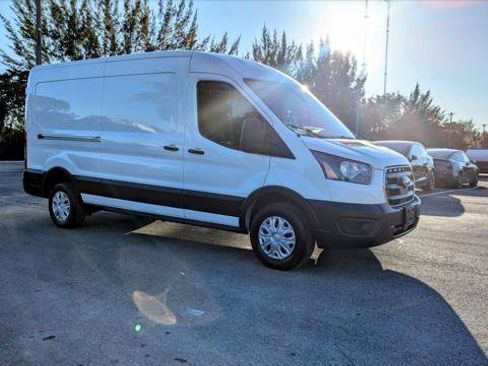 Used 2023 Ford E-Transit Medium Roof image 9