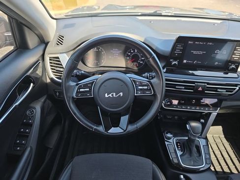 Used 2023 Kia Seltos S FWD image 14