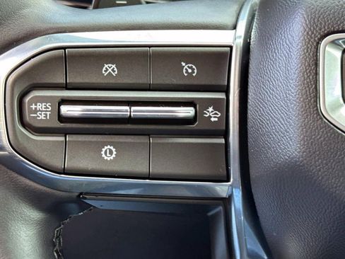 Used 2025 GMC Acadia Elevation image 22