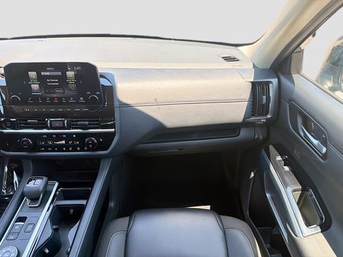 Used 2025 Nissan Pathfinder SL AWD/4WD image 18