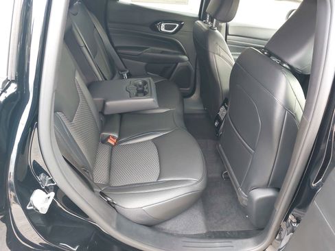 New 2026 Jeep Compass Latitude image 13