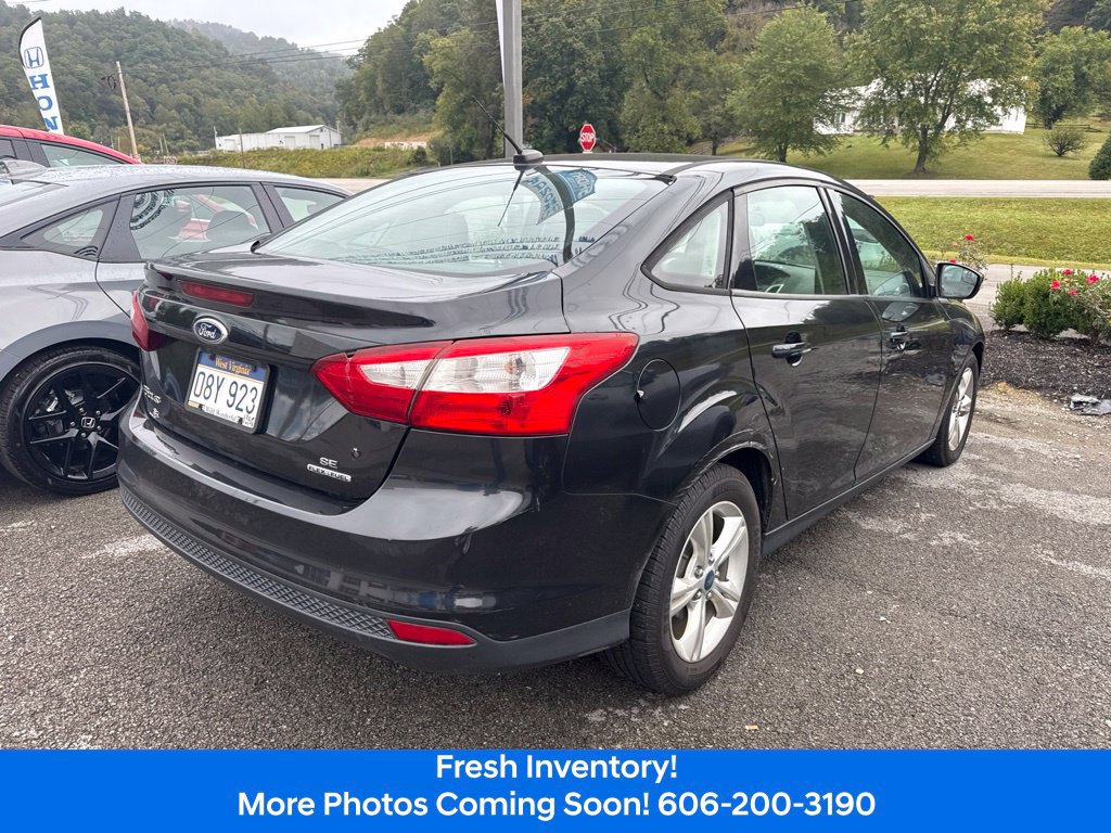 Used 2013 Ford Focus SE w/ SE Winter Pkg FWD image 4