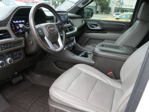 Used 2021 GMC Yukon SLT w/ SLT Luxury Plus Package image 9