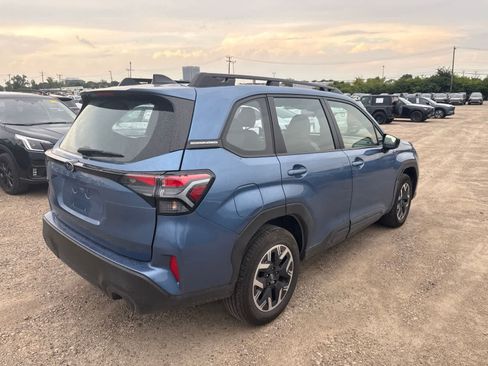 Used 2025 Subaru Forester AWD/4WD image 3