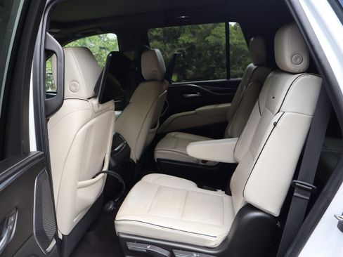 Used 2021 Cadillac Escalade Sport w/ Driver Assist Tech Package AWD/4WD image 48