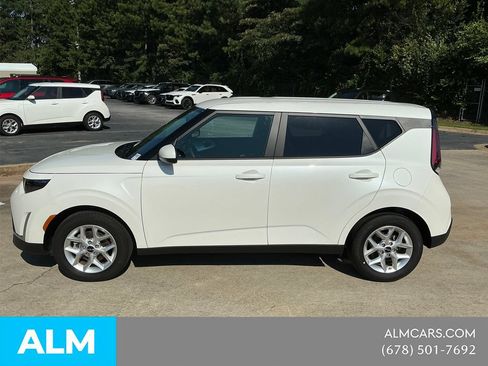 Used 2025 Kia Soul LX w/ LX Technology Package FWD image 2