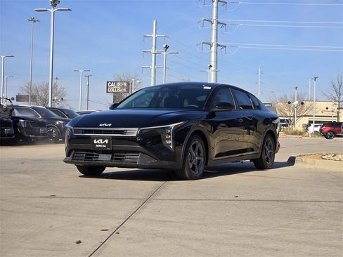 New 2025 Kia K4 LXS image 2