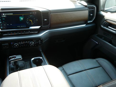 Used 2026 Chevrolet Silverado 1500 High Country AWD/4WD image 11