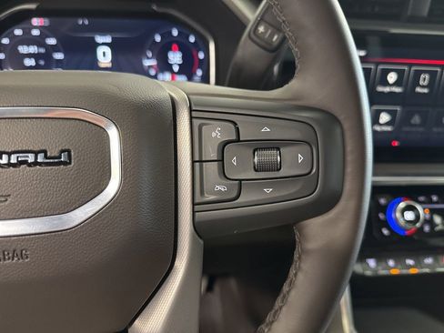 Used 2025 GMC Sierra 3500 Denali w/ Technology Package AWD/4WD image 18