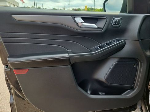 Used 2023 Ford Escape Active w/ Tech Pack #2 AWD/4WD image 17