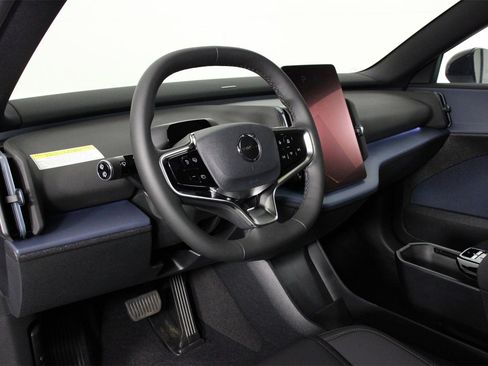 New 2025 Volvo EX30 Plus w/ Protection Package Premier image 8