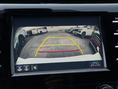 Used 2019 Toyota Camry SE w/ Convenience Package FWD image 18