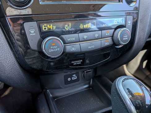 Used 2022 Nissan Rogue Sport SV image 9