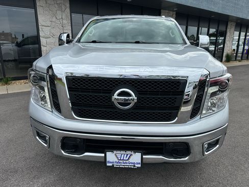 Used 2017 Nissan Titan SL w/ SL Towing Convenience Package image 10