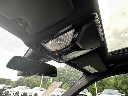 Used 2025 BMW 330i xDrive Sedan w/ Premium Package image 25