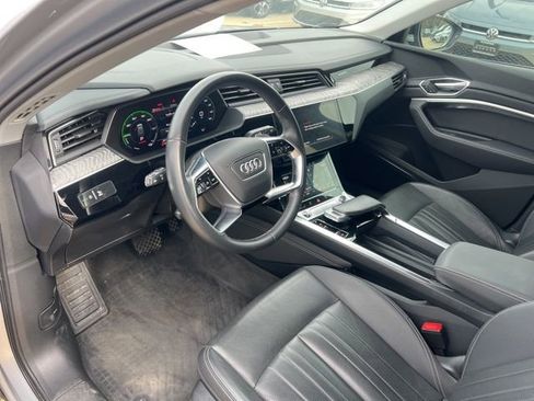 Used 2022 Audi e-tron Premium Plus w/ Premium Plus Package image 11