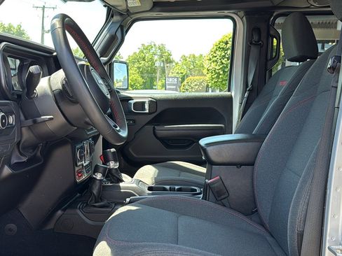 Used 2024 Jeep Wrangler Unlimited Rubicon AWD/4WD image 12