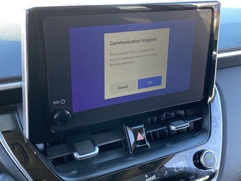 Used 2024 Toyota Corolla Cross XLE w/ Convenience Package image 17