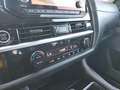 Used 2022 Nissan Pathfinder S image 32