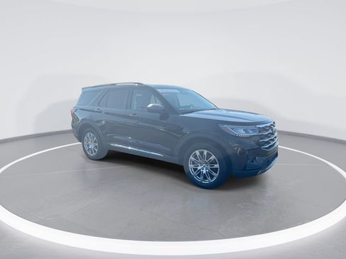 Used 2025 Ford Explorer Active w/ Active Comfort Package AWD/4WD image 2