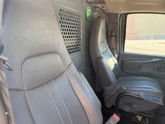 Used 2015 Chevrolet Express 2500 RWD image 14