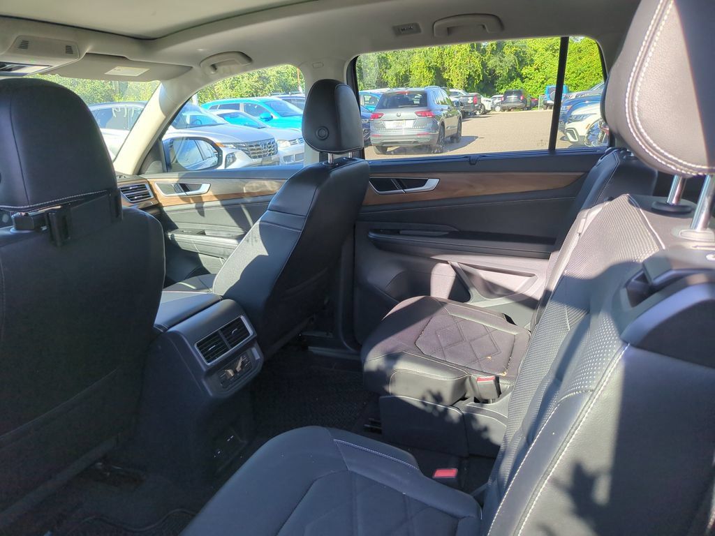 Certified 2024 Volkswagen Atlas SE w/ Panoramic Sunroof Package FWD image 10