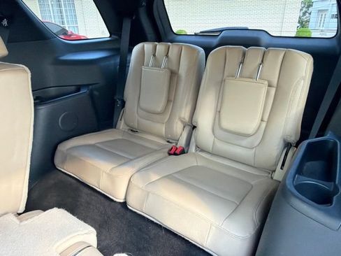 Used 2016 Ford Explorer XLT w/ Equipment Group 202A FWD image 13