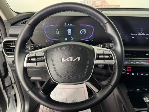 Used 2024 Kia Telluride LX image 13