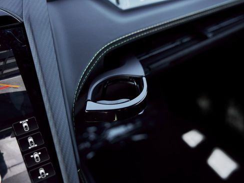 Used 2025 Lamborghini Revuelto image 77