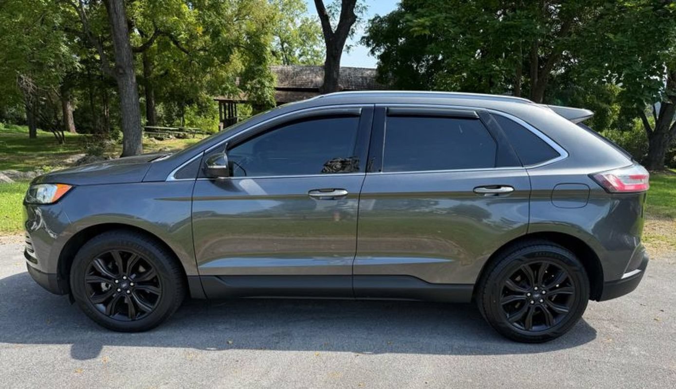 Used 2020 Ford Edge Titanium FWD image 10