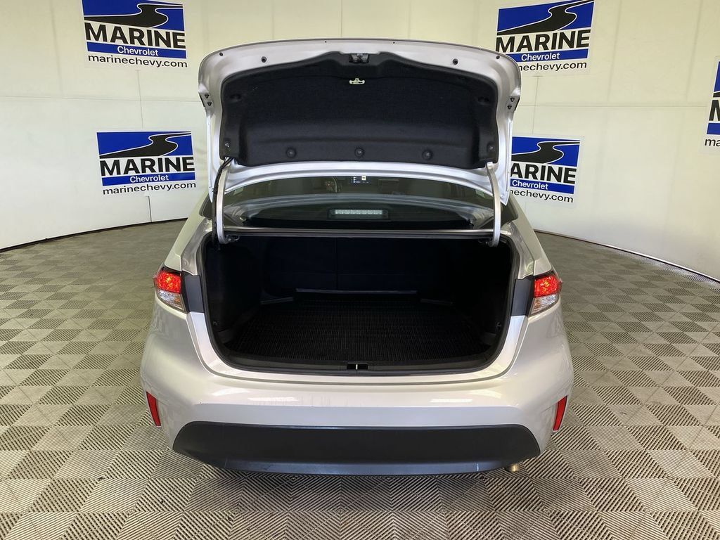 Used 2025 Toyota Corolla LE FWD image 29