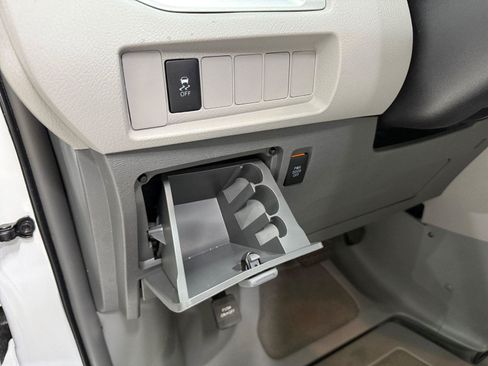 Used 2019 Toyota Sienna LE FWD image 29
