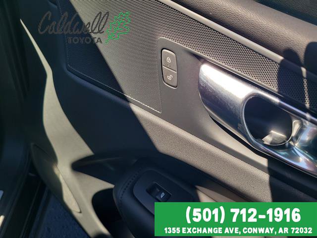 Used 2025 Volvo XC60 B5 Plus w/ Protection Package Premier AWD/4WD image 32