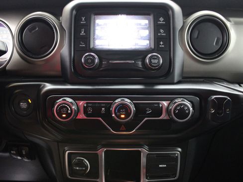Used 2018 Jeep Wrangler Unlimited Sport AWD/4WD image 35