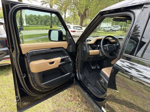 Used 2025 Land Rover Defender 130 V8 image 17