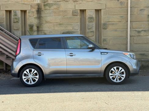 Used 2014 Kia Soul + FWD image 3