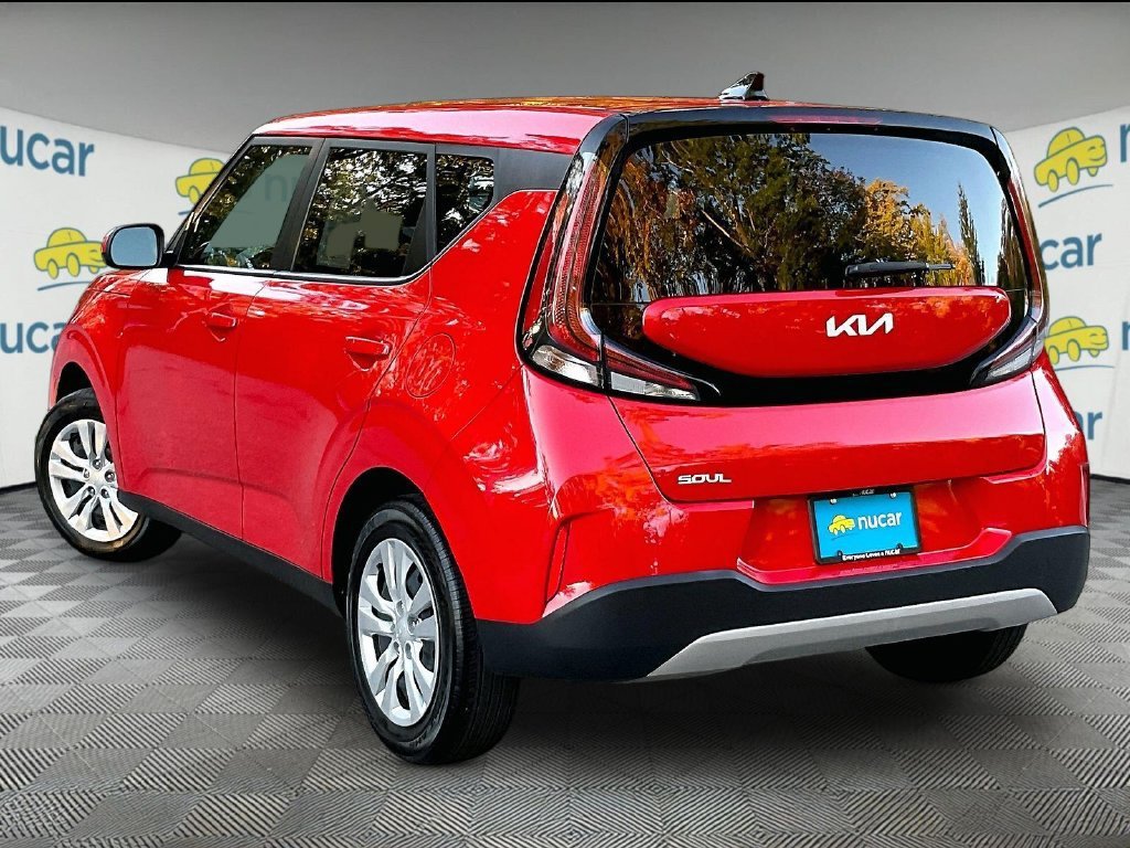 Used 2023 Kia Soul LX FWD image 4