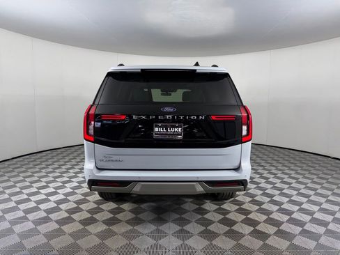 Used 2025 Ford Expedition Platinum w/ Driver's Package AWD/4WD image 10