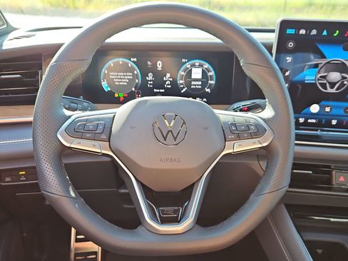 New 2026 Volkswagen Tiguan SEL R-Line AWD/4WD image 23