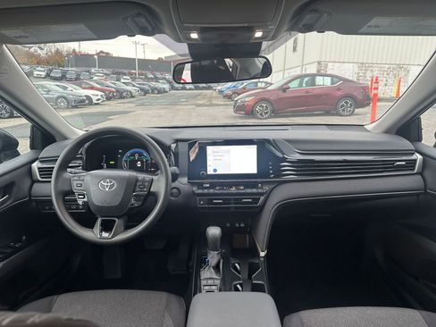 Used 2025 Toyota Camry LE image 32
