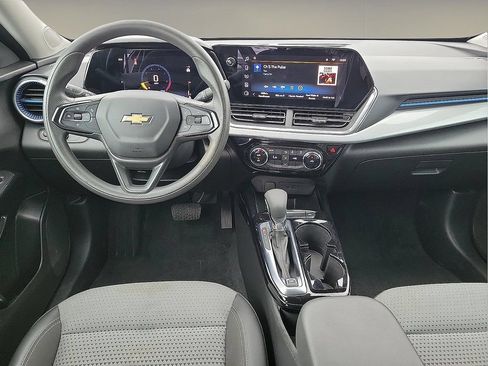 Used 2024 Chevrolet Trax LT FWD image 10