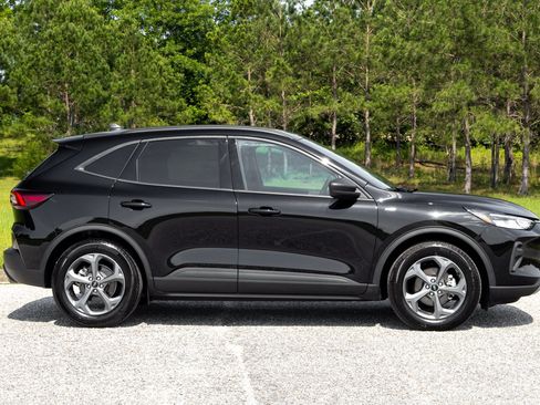 Used 2025 Ford Escape ST-Line w/ Tech Pack #1 FWD image 7