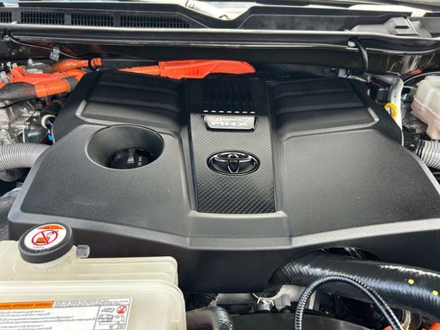 Used 2024 Toyota Tundra Platinum AWD/4WD image 21