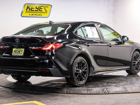 Used 2026 Toyota Camry SE FWD image 4