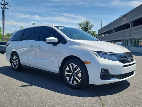 Certified 2026 Honda Odyssey EX-L image 3
